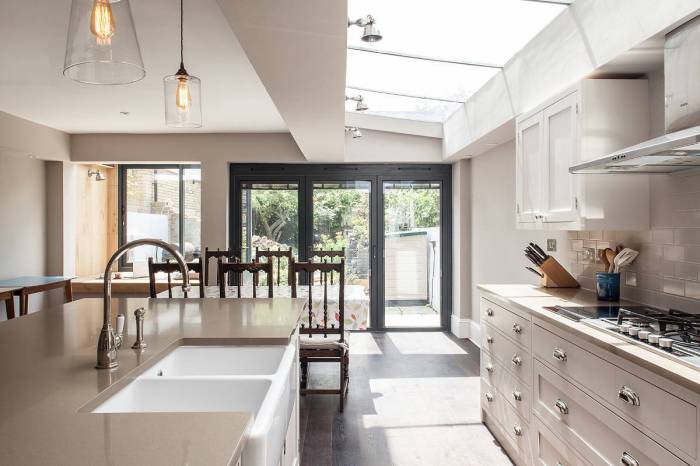 Clean traditional American kitchen